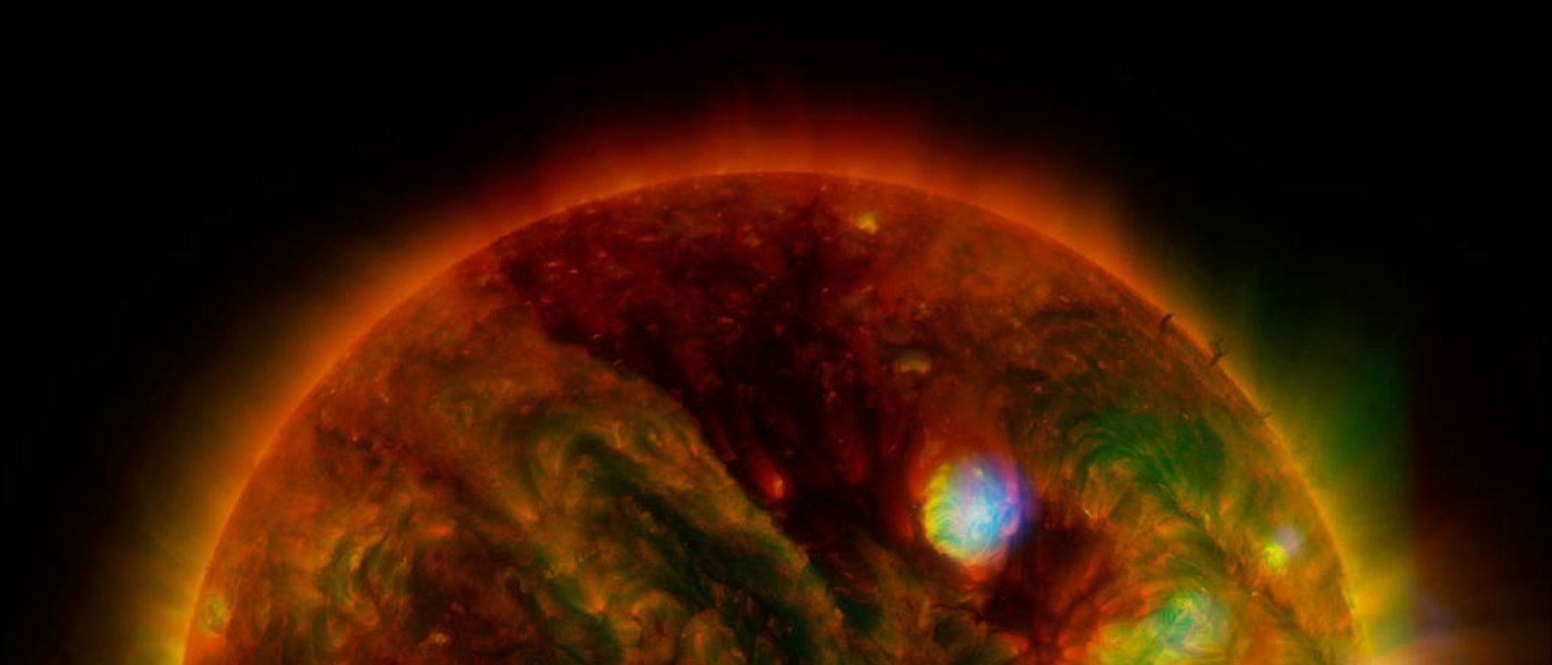 29 квітня 2015 року обсерваторія NuSTAR, Hinode та Solar Dynamics вели спостереження за нашим Сонцем.